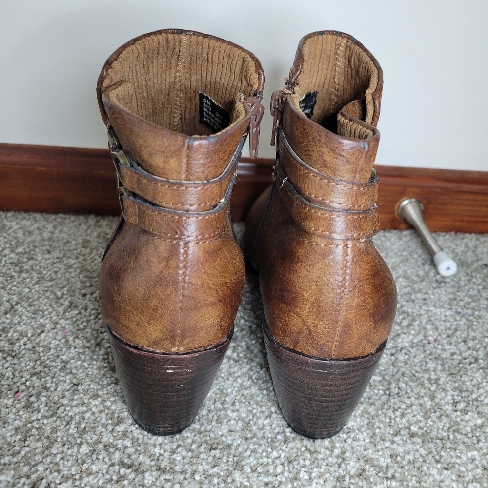 B.O.C Women's Darley Brown Ankle Booties w/ Side Buckle Accent, Size 9 - Picture 6 of 8